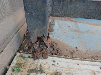 ベランダの根元が腐って崩れてしまっています