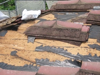 既存屋根材の撤去