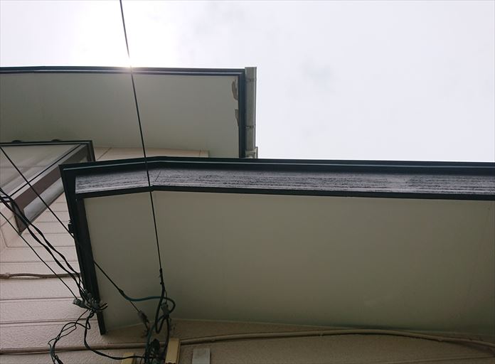 破風板から雨水が侵入はする