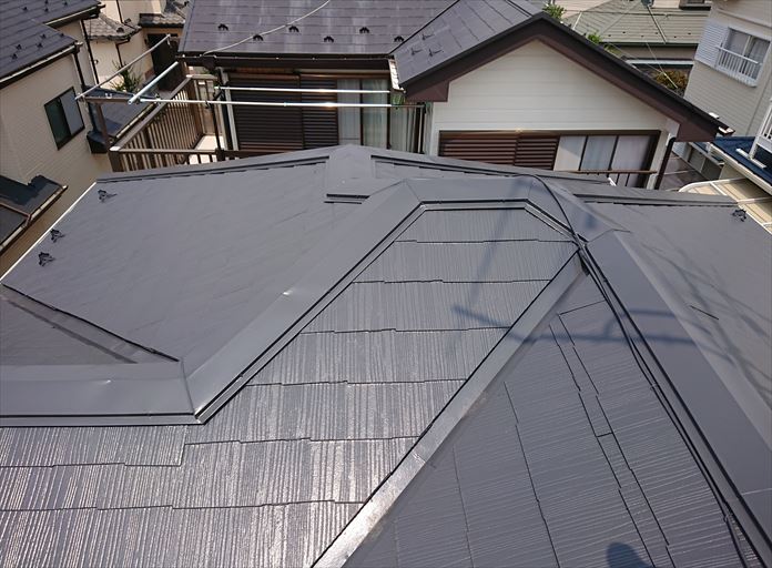 見た目は何ともないが雨漏りしているスレート屋根