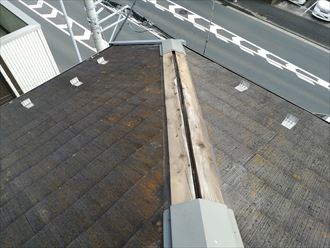 下り棟の棟板金は飛散しやすい