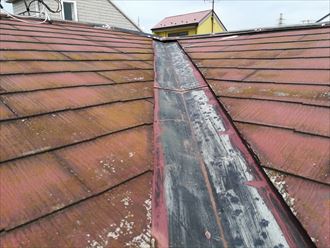 谷板金に塗られた塗膜が無くなってきている