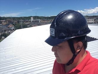 大和市下鶴間で雨漏りしていた工場屋根は、折板屋根と棟の隙間が原因でした