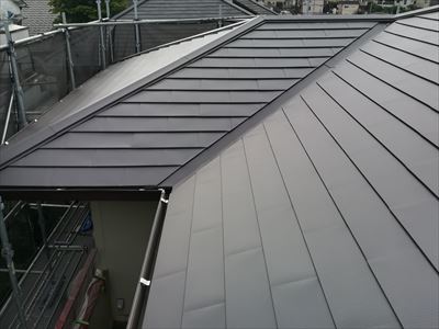 横浜市中区本郷町にてgmルーフを使用した屋根カバー工法と外壁塗装工事を実施 横浜の屋根工事 屋根リフォーム 屋根塗装は街の屋根やさん横浜