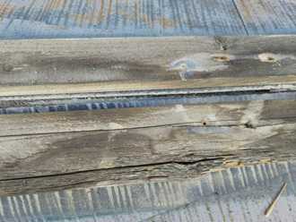 三浦郡葉山町堀内 棟板金の貫板が劣化している