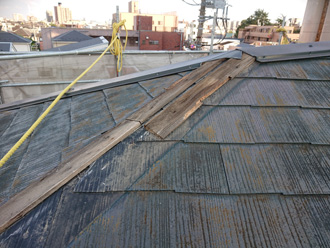 三浦郡葉山町堀内にて強風で飛散した棟板金の交換工事