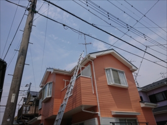 茅ヶ崎市赤羽根にて屋根塗装時に縁切りがきちんとされていなかった影響で雨漏りしていました