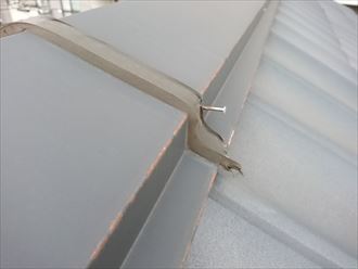金属屋根で使用している棟板金の釘抜け