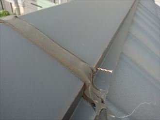 金属屋根の棟板金から釘抜け