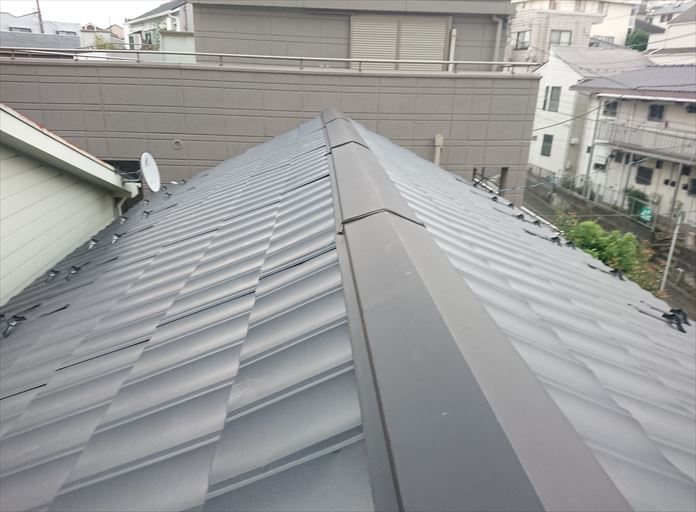金属屋根の点検を行います