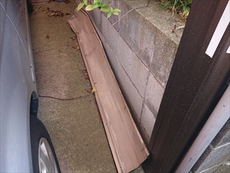 飛散した棟板金はガレージに置いてありました