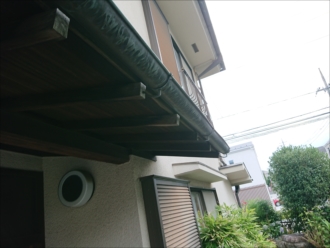 雨樋以外にも庇にも銅板が使われている今では珍しいお住まいです