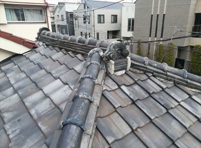 瓦屋根の使用されている鬼瓦の点検