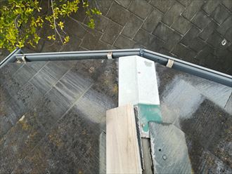 棟板金が風により破損