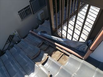 建物外部から雨漏り地点を確認します
