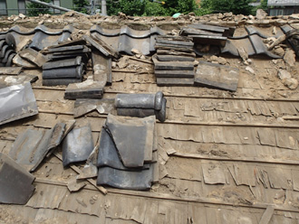 綾瀬市寺尾西で瓦屋根からガルバリウム鋼板の金属屋根への屋根葺き替え工事