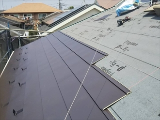 新規屋根材：ガルバリウム鋼板