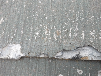 屋根材の端部に剥離が多くみられるのはパミールの特徴です