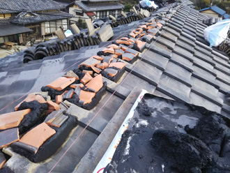 川崎市高津区久地　棟瓦取り直し工事　南蛮漆喰で土台を作る
