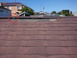 化粧スレートが飛散しなくなっているところから屋根の反対側が見えています