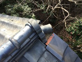 巴瓦が傾いております