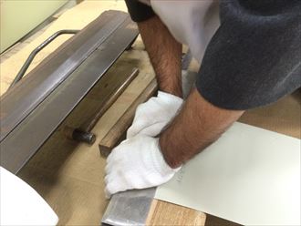 ダクトハゼを潰して平らにします