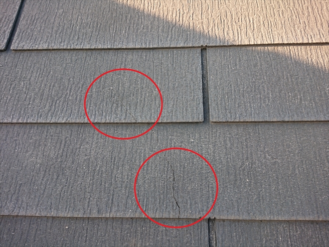 まだ築浅に入りますがクラックが屋根に現れ始めている