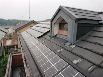 屋根には太陽光パネルやドーマー、また使われていた屋根材はパミールとメンテナンスをしなければ雨漏りに繋がる可能性があるものばかり