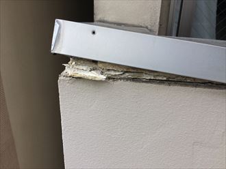 鎌倉市深沢でガレージに雨漏り発生、原因は真上にあるバルコニーの笠木でした