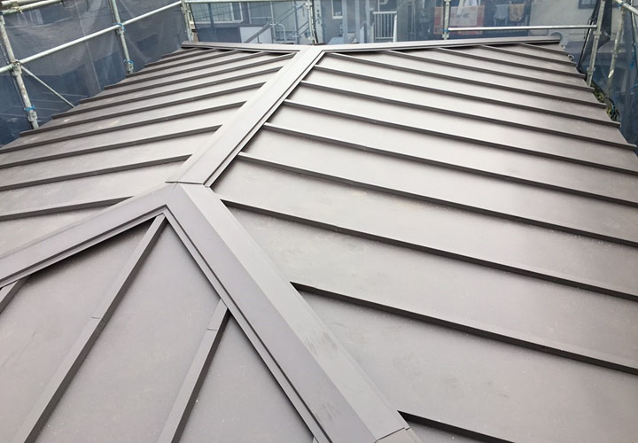 ガルバリウム鋼鈑屋根を設置し瓦棒葺き替え工事が完了
