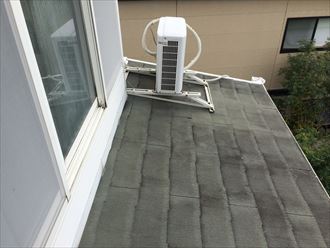 勾配の緩い屋根にスレートを使用すると傷みやすい