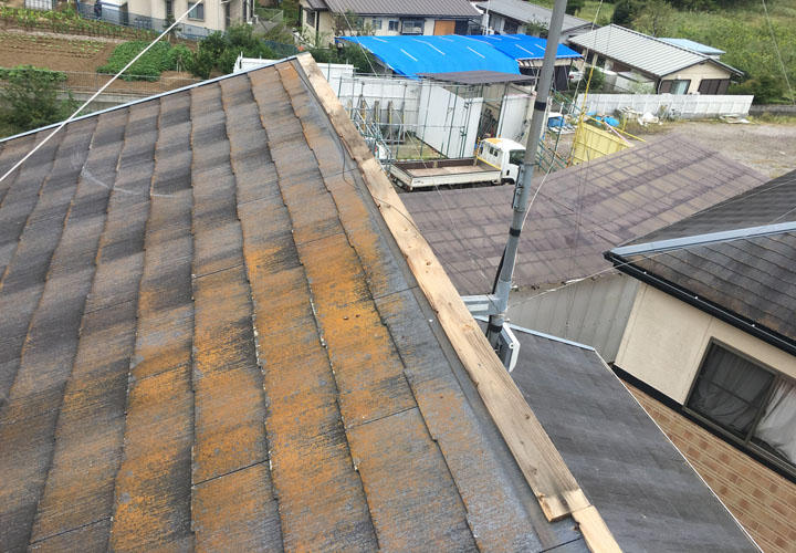 令和元年房総半島台風で屋根の棟が飛散してしまった片流れ屋根