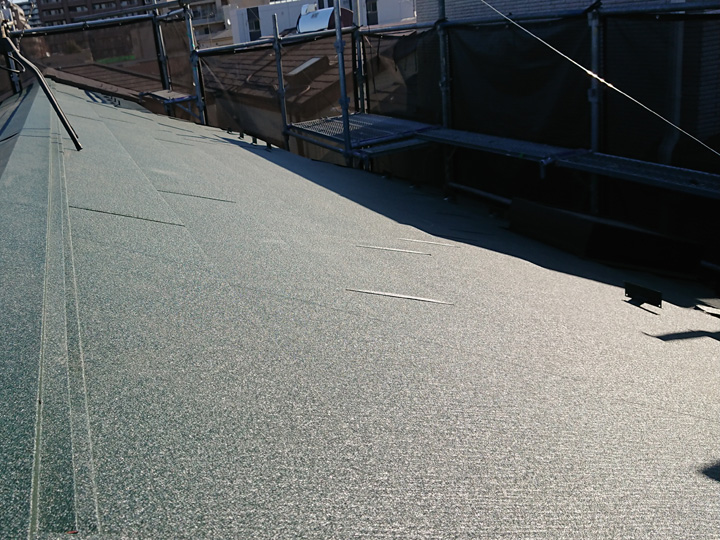 スーパーガルテクトによる屋根カバー工法完了