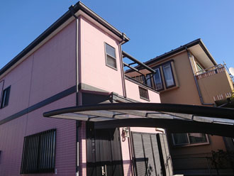 令和元年東日本台風で2階のベランダ屋根のアクリル板が飛散してしまった邸宅