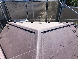 スーパーガルテクトを使用した屋根カバー工法