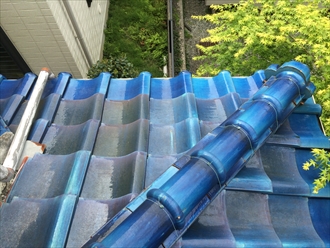 長年使用してると瓦の表面も変色します