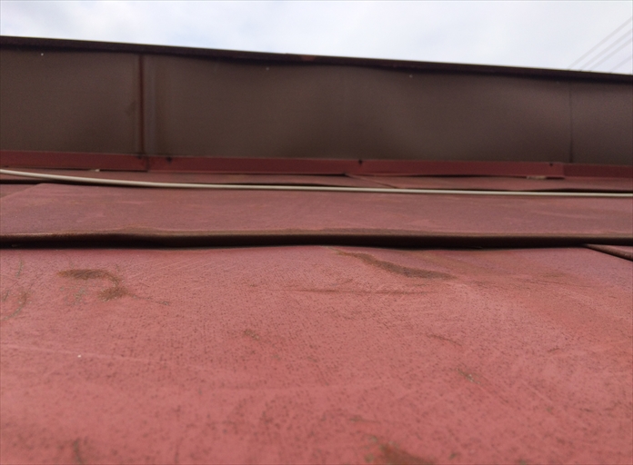 緩勾配で横葺き板金屋根にすると雨漏りの危険性