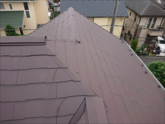 急勾配で複雑な形状の屋根