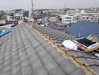 棟瓦取り直し工事は一度瓦を撤去します