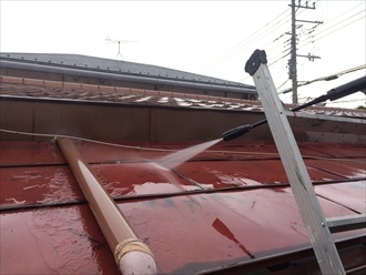 寒川町一之宮で雨漏りしている屋根を散水試験、雨漏りの原因を特定します