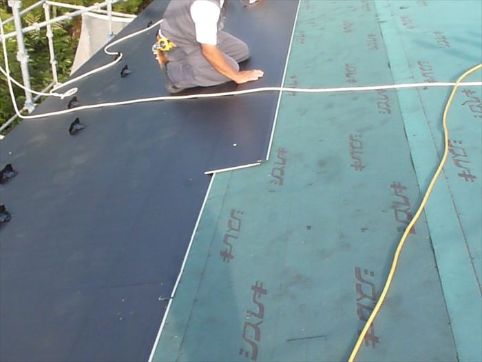 ガルバリウム鋼板による屋根カバー