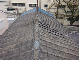セメント瓦が使用されていた切妻屋根