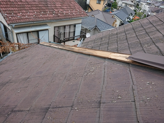 隅棟の一部が飛散