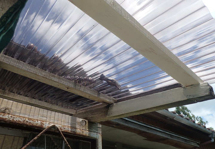 新規波板ポリカ　6尺でテラス屋根工事が完了