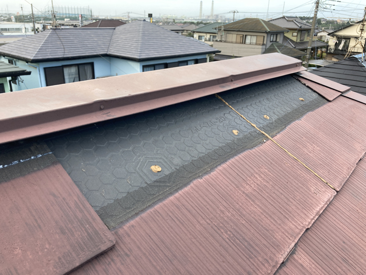 横浜市鶴見区江ケ崎町にて強風で破損したスレート屋根の調査！台風被害には火災保険が適用可能です