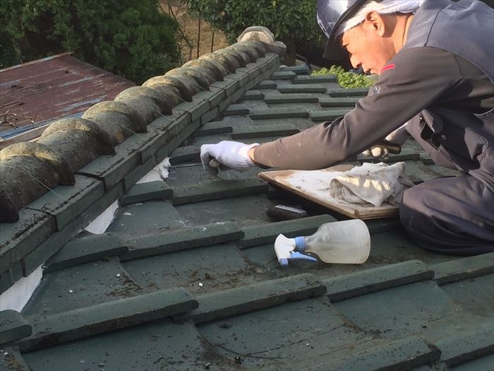 瓦屋根の漆喰が剥がれる原因と丈夫な屋根を維持するための補修方法をご紹介 瓦屋根の漆喰が剥がれる原因と丈夫な屋根を維持するための補修方法をご紹介