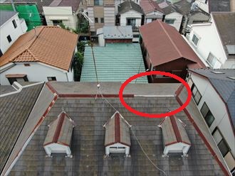 ドローン画像で屋根全体の塗装剝がれも確認できました