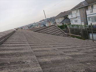 横浜市青葉区鴨志田町にて、モニエル瓦を使用した屋根の調査を行いました