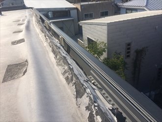 横浜市泉区下和泉の陸屋根で、シート防水が捲れて雨漏りが発生しておりました