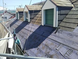 横浜市緑区鴨居にお住まいのT様よりご用命頂いた、屋根カバー工法工事の様子をご紹介します